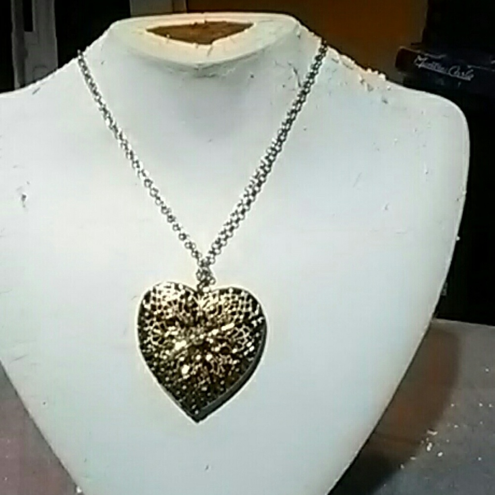 Ladies necklace